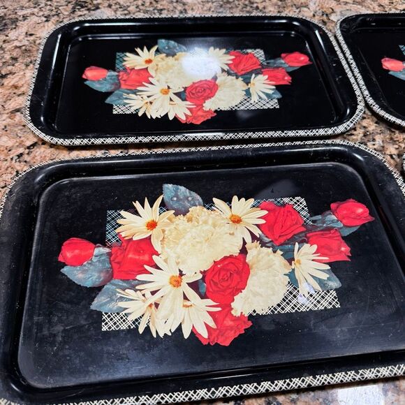 Vintage Mid-Century Red Roses White Daisies Black Metal Serving Trays Set of 4 - Picture 2 of 9